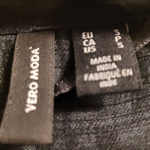 Vera Moda Black and White Crop Top with Puff Sleeves - Picture 8 of 11